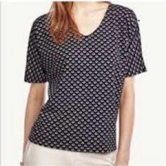 Ann Taylor Tops - Ann Taylor Black and White Boxy V Neck Short Sleeve Top Size L #1854